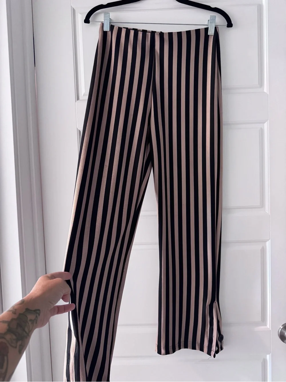Striped Light Weight Elastic Wide-Leg Pants in Black & Brown Stripes